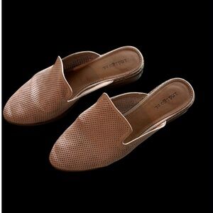 Indigo Rd. Perforated Mule Slides in Blush Tan size 8M
